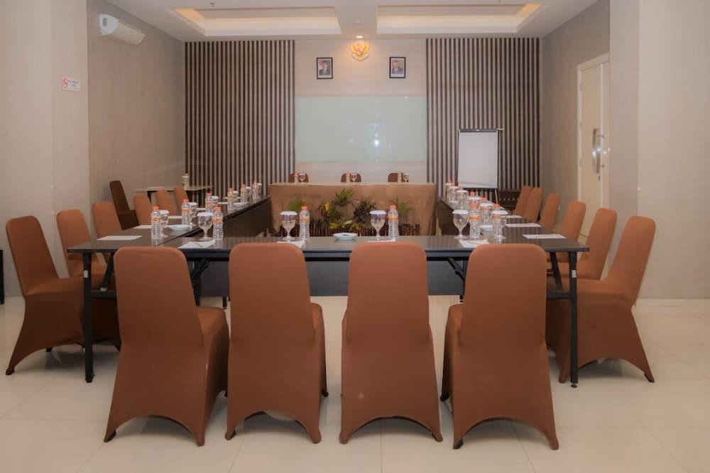 Ascent Premiere Hotel And Convention Malang Exterior foto
